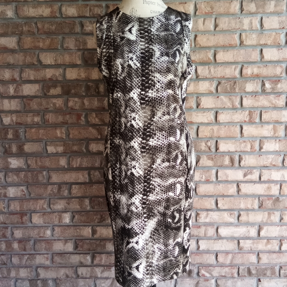Carmen Carmen Marc Valvo Snakeskin Print Sleeveless Sheath Dress